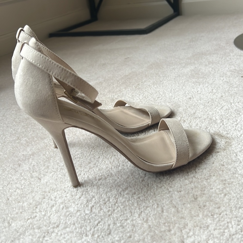 Lulu's Elsi open toe sandals size 9 cream stiletto heels